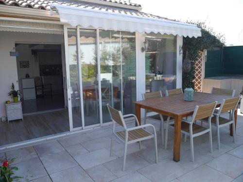 Jolie Maison Lac de Sesquiers gîte à louer Loupian