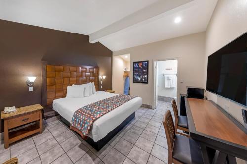 Anaheim Discovery Inn and Suites