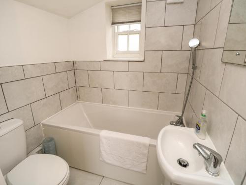 The Gate House Ventnor - image 10