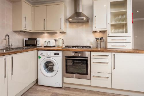 ห้องครัว, London Gate No1 - Donnini Apartments in คิลมาร์นอค