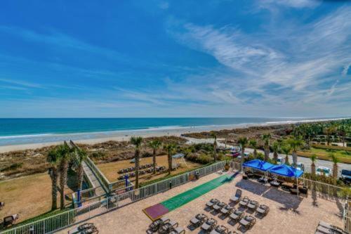 Sun-filled Beachfront 2BR Condo at Dunes Village Resort - 전망