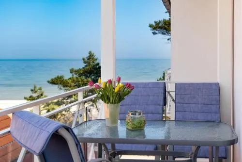 Villa Helene - Nixe mit Meerblick und Strandkorb am Strand in Binz, Deutschland