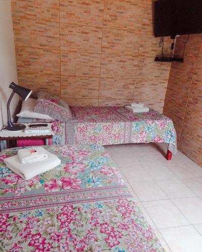 2 twin beds