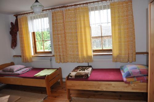 2 twin beds