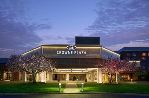 Crowne Plaza Providence-Warwick (Airport) by IHG