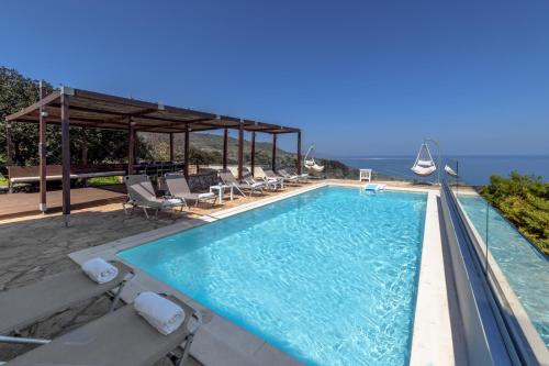 Villa Serenity - With Private Heated Pool