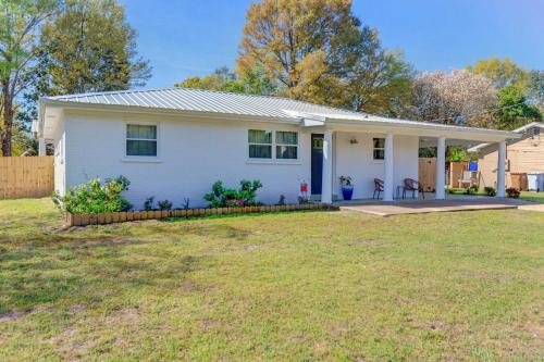 Gulf Breeze Home with Pool, Grill and Fire Pit