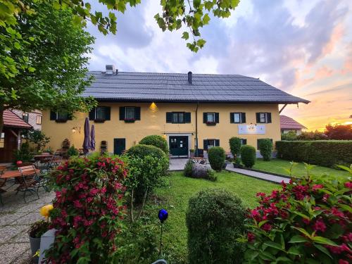 Gasthof zur Strass in Eugendorf, Österreich