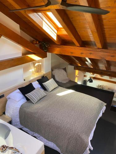  Lo attic de Sort, Ferienwohnung in Sort