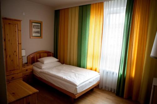 Single Room image 4