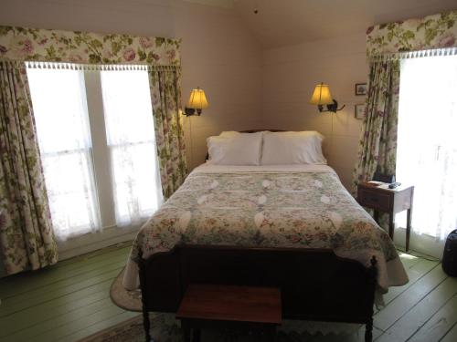 Carrier Houses Bed & Breakfast