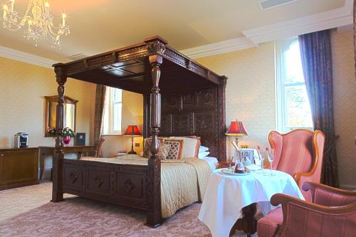 Kilronan Castle