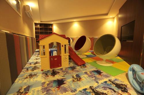 Msharef Al Moden Suites in Anqarah