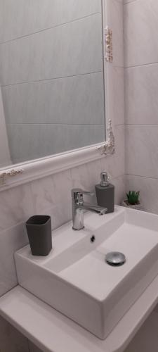Flora Rooms - image 11