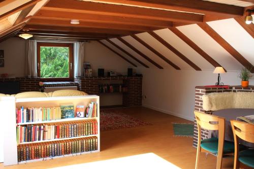 Apartment image 10
