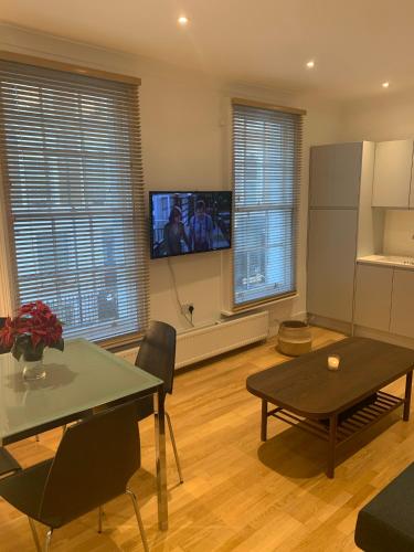 Beautiful one bedroom flat in the heart of Notting Hill Gate, Londýn (fotografie 3)