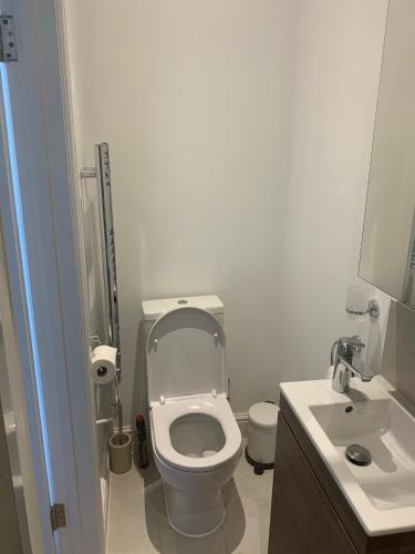 Beautiful one bedroom flat in the heart of Notting Hill Gate, Londýn (fotografie 9)