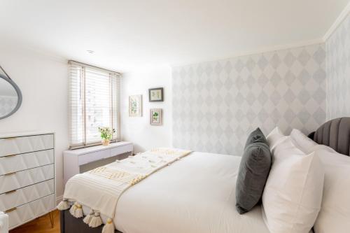 Fabulous Gloucester Road Apartment - image 14
