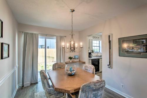 Chic St Simons Island Condo - 2 Miles From Ocean! - image 3