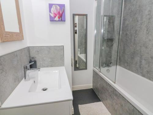 Watershed Cottage - image 7