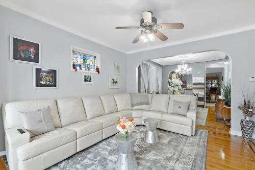 Casa de Paz - Destination to American Dream Mall, NYC, Washington Heights in North Bergen, USA
