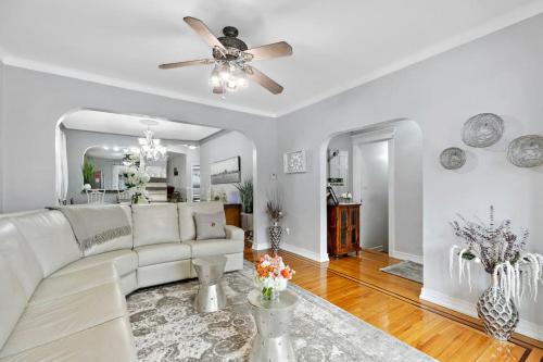 Casa de Paz - Destination to American Dream Mall, NYC, Washington Heights in North Bergen, USA