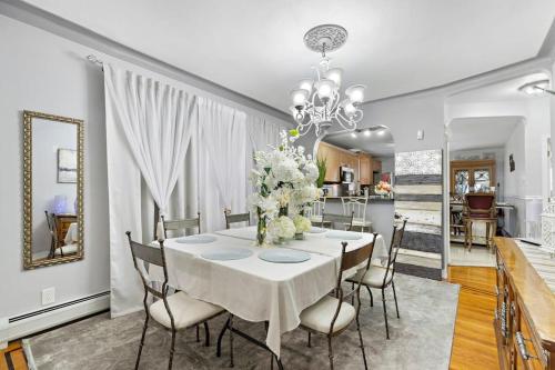 Casa de Paz - Destination to American Dream Mall, NYC, Washington Heights in North Bergen, USA
