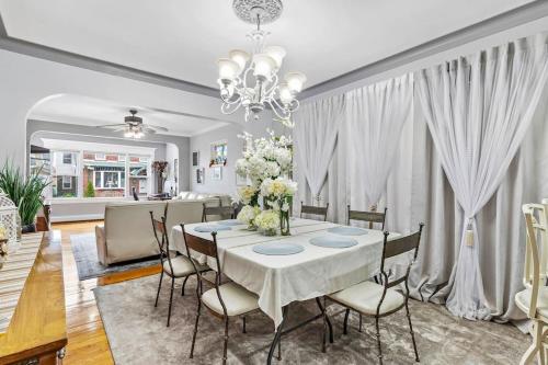 Casa de Paz - Destination to American Dream Mall, NYC, Washington Heights in North Bergen, USA