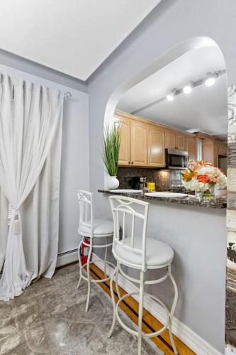 Casa de Paz - A Cozy Spacious 2 Bdrm Min from NYC - image 5