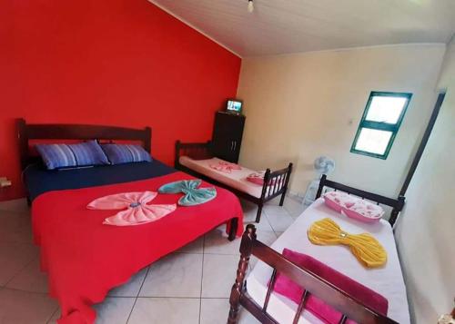 1 double bed, 2 twin beds