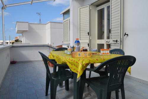 Central Holiday Home With Terrace And Garden; Parking Available