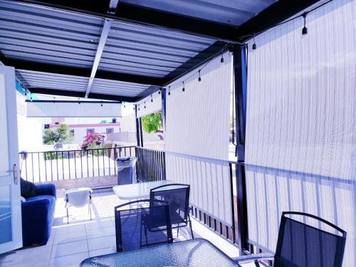 ระเบียง/ชานเรือน, M/H HOUSE (#2) cozy house near airport and beach in แคโรไลนา