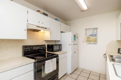 Surfside 104 by Padre Escapes - image 11