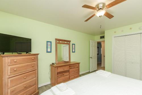 Surfside 104 by Padre Escapes - image 11