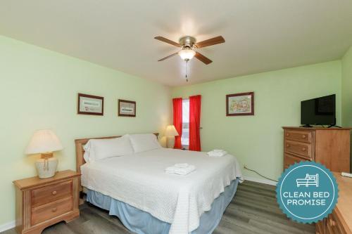 Surfside 104 by Padre Escapes - image 12