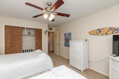 Surfside 204 by Padre Escapes - image 13