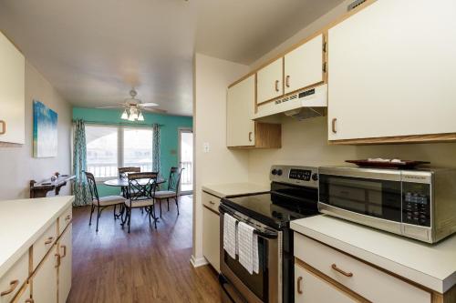 Surfside 221 by Padre Escapes - image 11