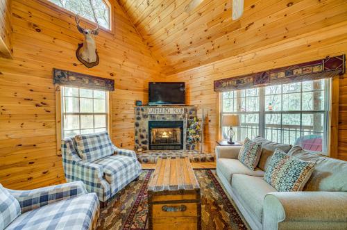 Bear Foot Lodge in Mineral Bluff, USA