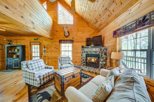 Bear Foot Lodge in Mineral Bluff, USA
