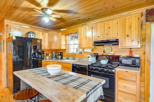 Bear Foot Lodge in Mineral Bluff, USA