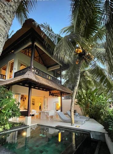 Crescent Moon — Hotel in Bali