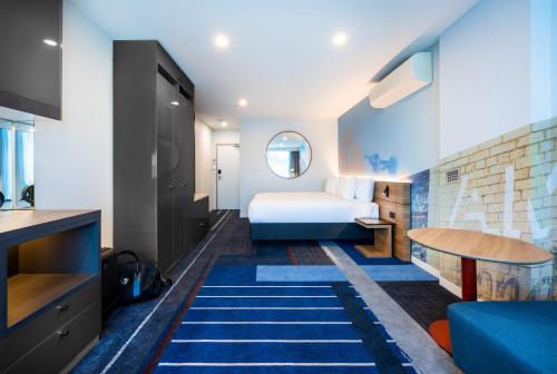 room detail thumbnail 1