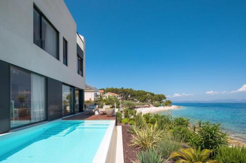 Villa - Beach Front