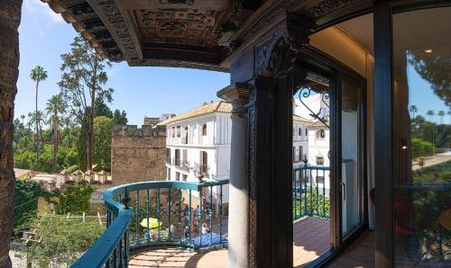 セビリア Suites Murillo Plaza Sta. Cruz 5つ星 ゲストハウス プール