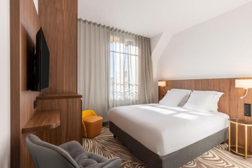 350419751 Hôtel Apollinaire Nice