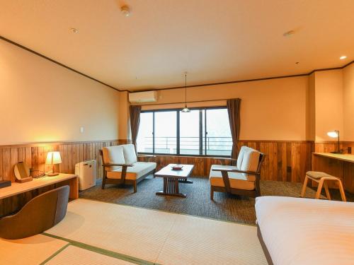 Superior Room with Tatami Area and Shower - Non-Smoking