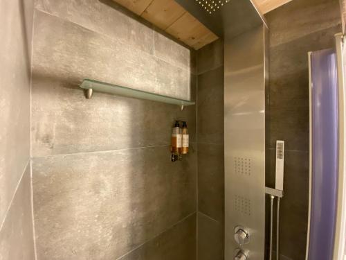White B&B - image 10