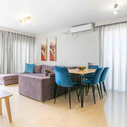 Lis153 by Smart Cozy Suites - Top Floors with Amazing City View - Available 24hr Athens