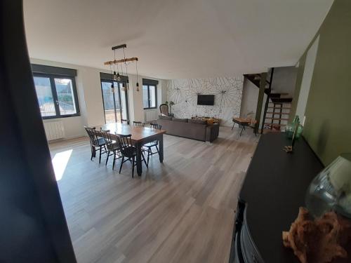 Maison chaleureuse, spacieuse et familiale in Бовуар