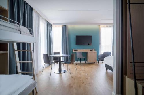 room detail thumbnail 1